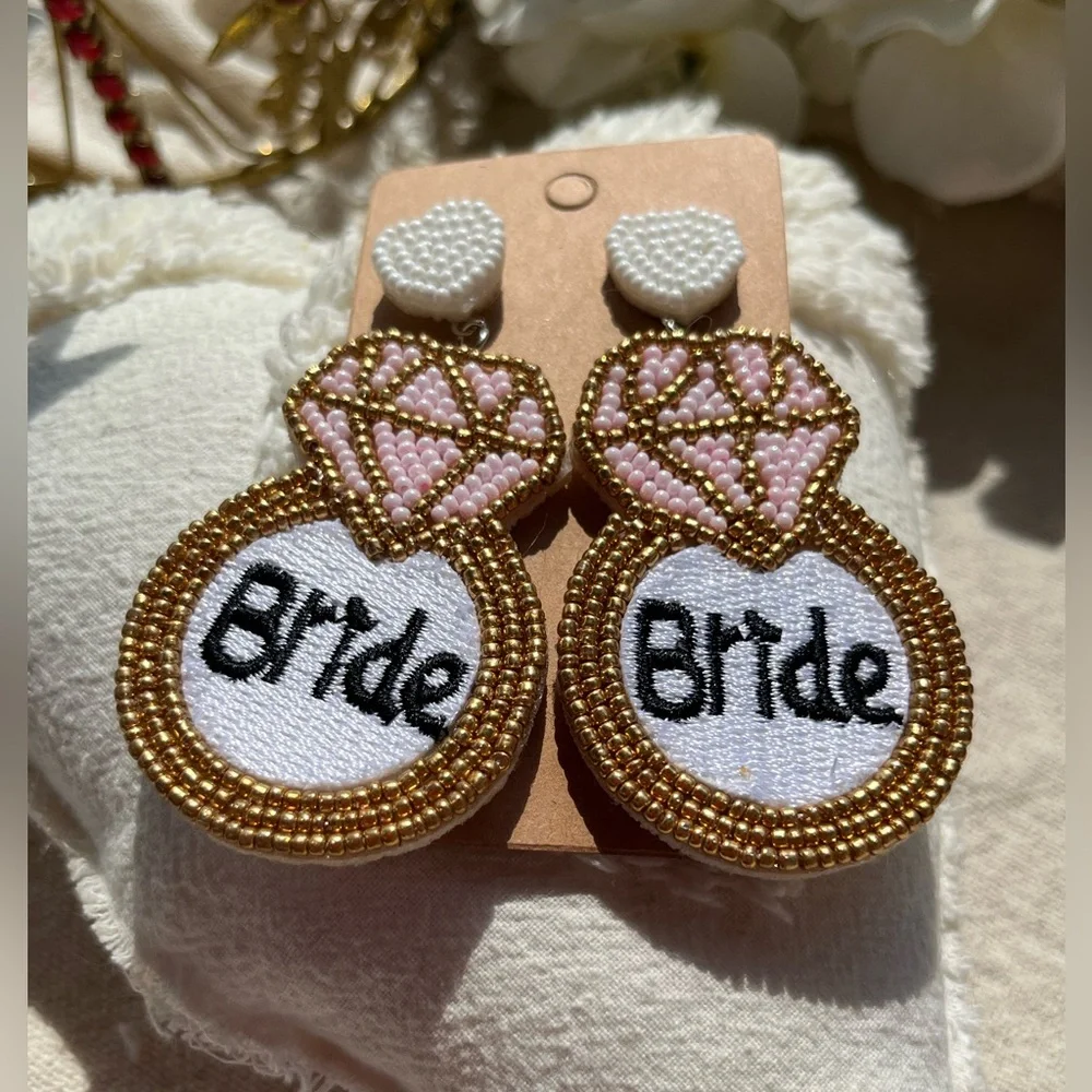 Adorable Bride beaded earrings - Picture 1 of 2